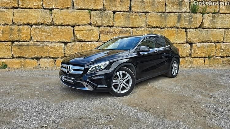 Usado Mercedes GLA200 136 HP (100 kW) 2015 Preto SUV