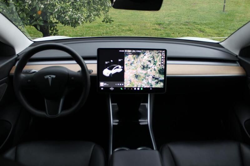 Branco Usado 2021 Tesla Model 3 Sedan | € 28.900 (Preço justo) - Imagem 1/4