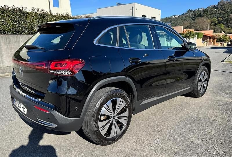 Usado Mercedes EQA250 Progressive 139 kW (190 HP) 2021 Preto SUV