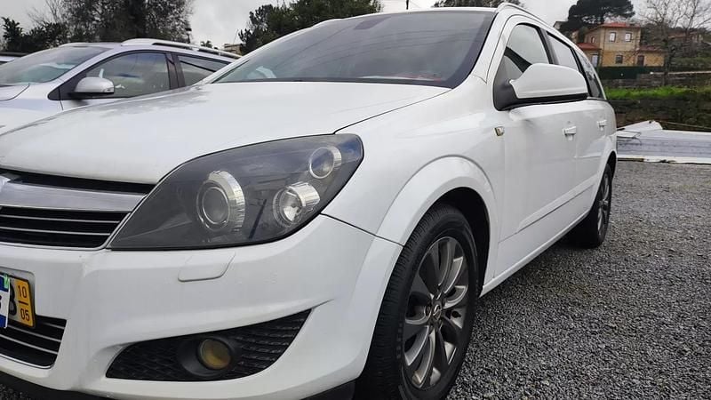 Branco Usado 2010 Opel Astra Cosmo Carrinha | € 6.858 (Preço justo) - Imagem 1/4
