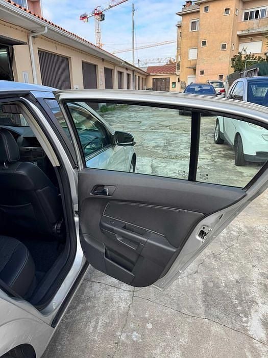 Usado Opel Astra 100 HP (73 kW) 2007 Sedan