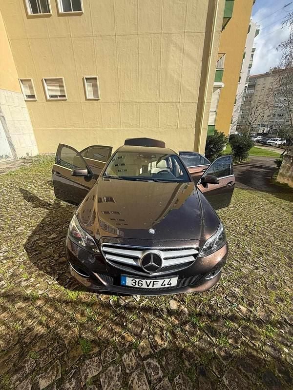 Usado Mercedes E300 204 HP (150 kW) 2015 Outra Sedan