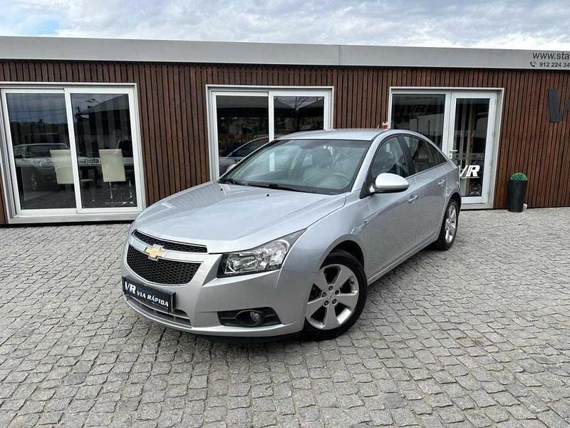 Cinzento Usado 2009 Chevrolet Cruze LT Sedan | € 6.990 (Preço justo) - Imagem 1/4