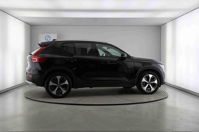 Usado Volvo XC40 Core 163 HP (119 kW) 2025 Preto SUV