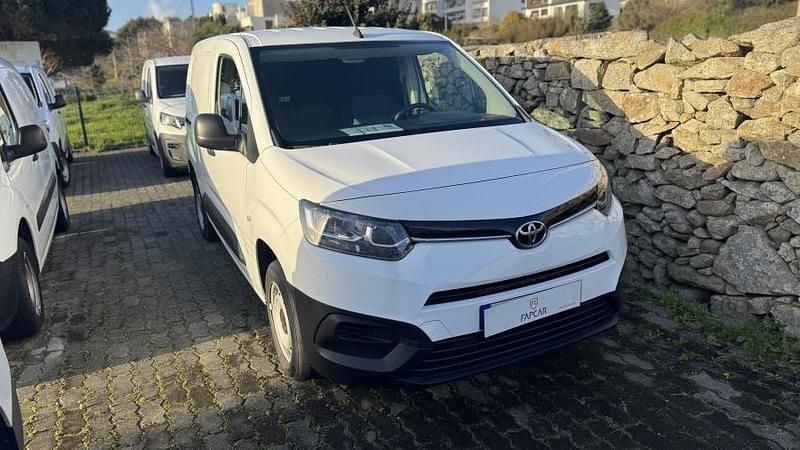 Usado Toyota Proace 102 HP (75 kW) 2021 Branco Monovolume