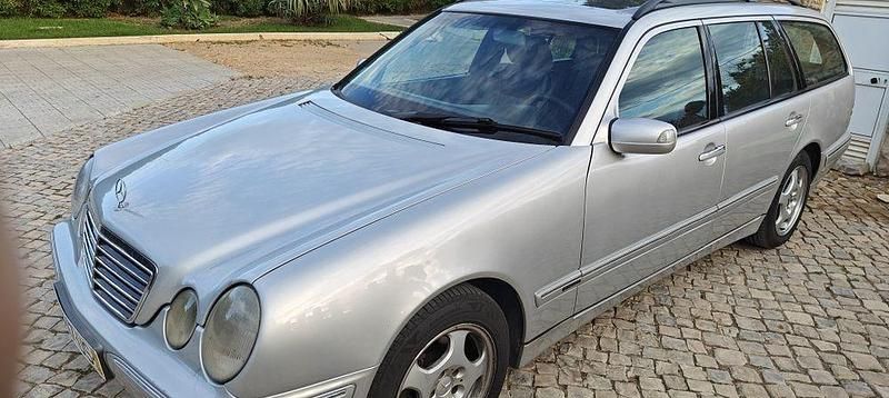 Usado 2003 Mercedes E220 Sedan | € 5.500 (Super Preço) - Imagem 1/4