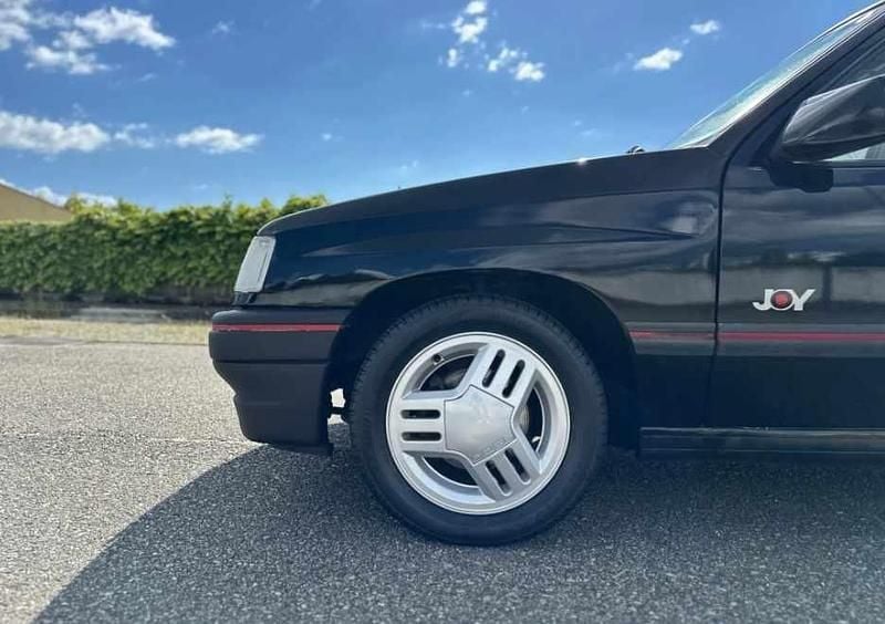 Usado Opel Corsa 72 HP (52 kW) 1991 Preto Citadino