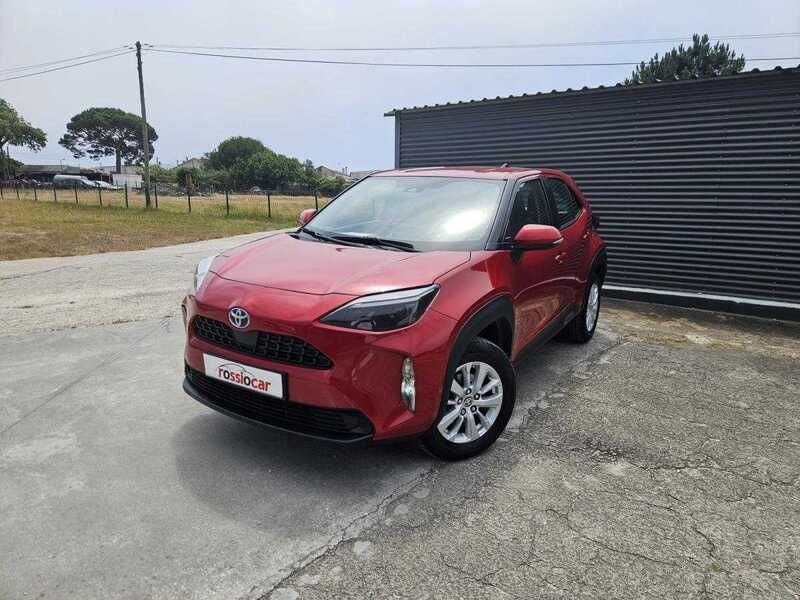 Usado Toyota Yaris Hybrid 116 HP (85 kW) 2021 Vermelho