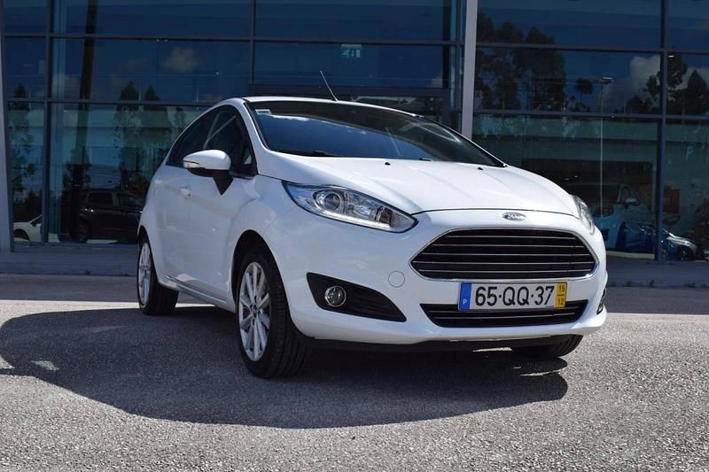 Branco Usado 2015 Ford Fiesta Citadino | € 9.900 (Preço justo) - Imagem 1/4