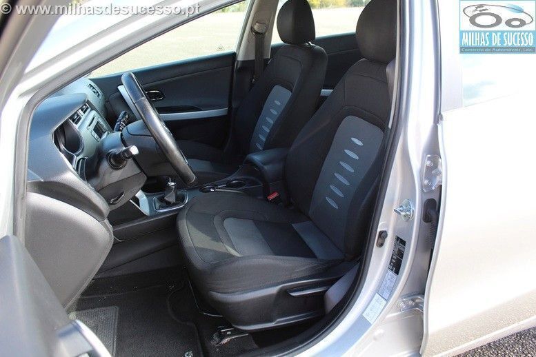 Usado Kia Ceed Sportswagon EX 90 HP (66 kW) 2014 Cinza prata Carrinha