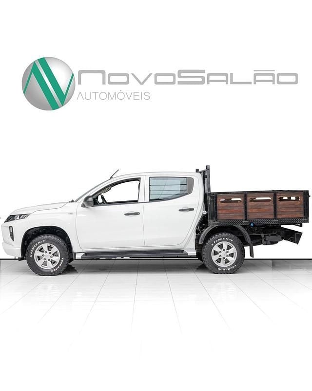 Usado Mitsubishi L200 150 HP (110 kW) 2022 Branco Pickup