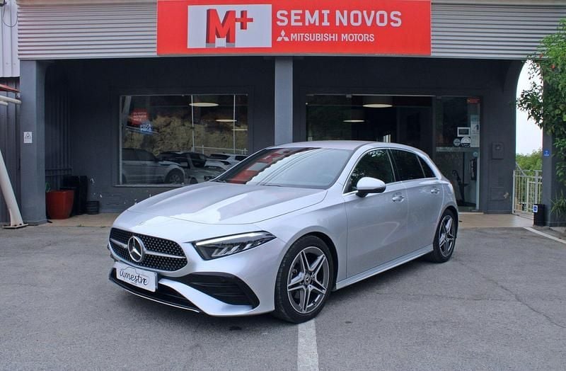 Cinza Usado 2024 Mercedes A200 AMG line Sedan | € 34.900 (Caro) - Imagem 1/4