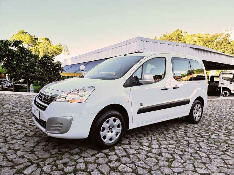 Branco Usado 2017 Peugeot Partner Tepee Active Monovolume | € 18.500 - Imagem 1/4