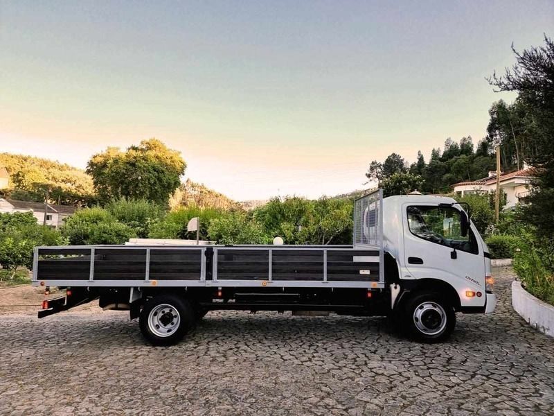 Usado Toyota Dyna 147 HP (108 kW) 2006 Branco Pickup