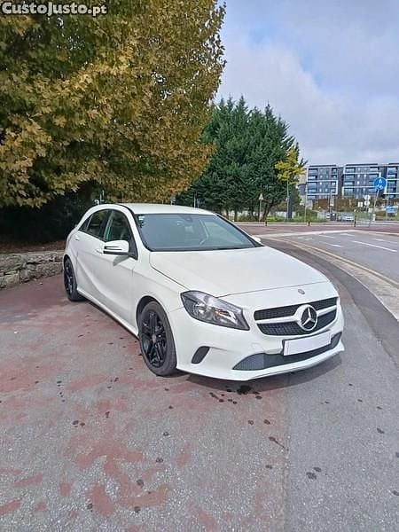 Branco Usado 2016 Mercedes A180 Urban Citadino | € 14.900 (Bom preço) - Imagem 1/1