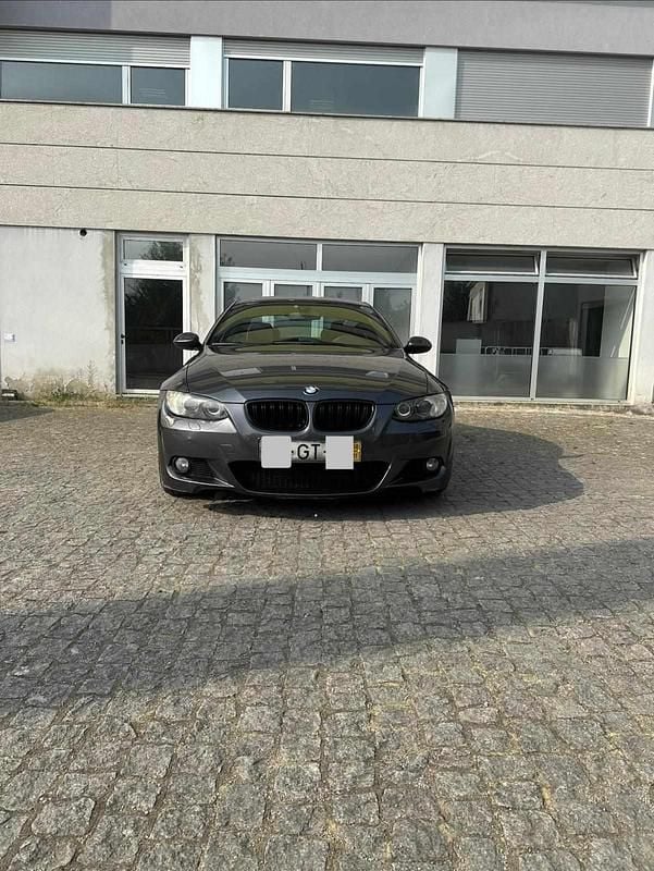 Cinzento Usado 2008 BMW 320 Coupé | € 13.800 (Preço justo) - Imagem 1/4