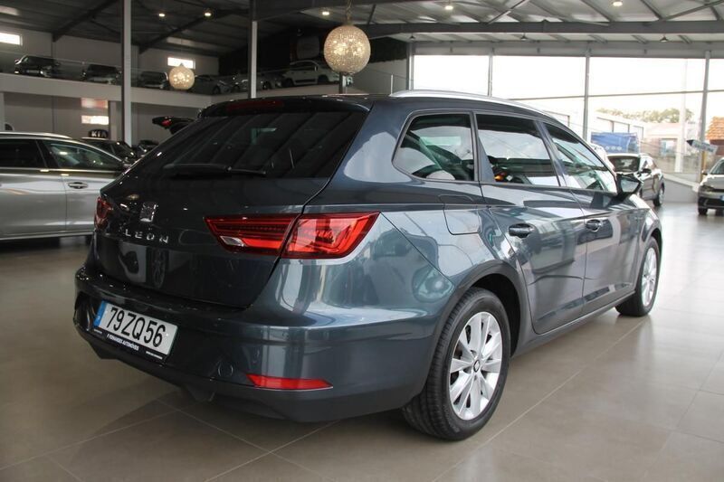 Usado Seat Leon ST 115 HP (84 kW) 2019 Antracite Carrinha