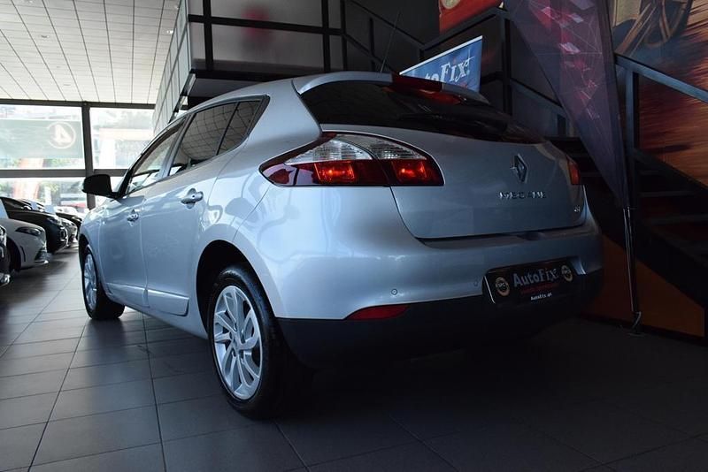 Cinzento Usado 2015 Renault Mégane III LIMITED Citadino | € 9.800 (Preço justo) - Imagem 1/1