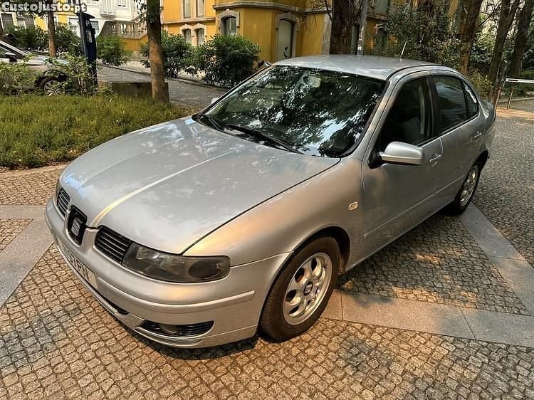 Cinza Usado 2000 Seat Toledo Sport Sedan | € 3.250 - Imagem 1/1