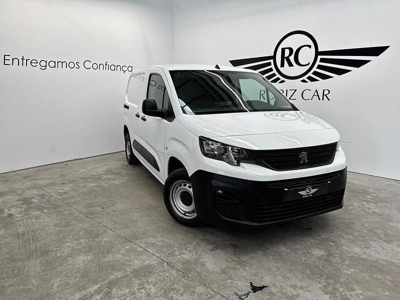 Branco Usado 2019 Peugeot Partner Premium Monovolume | € 11.490 (Preço justo) - Imagem 1/4