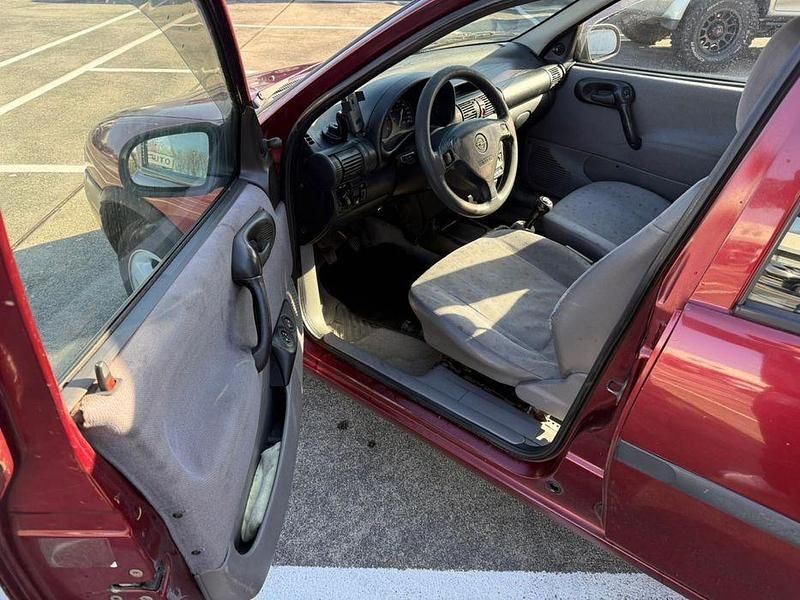 Usado Opel Corsa 67 HP (49 kW) 1999 Sedan