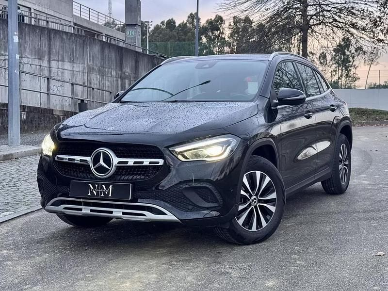 Preto Usado 2020 Mercedes GLA200 Style SUV | € 34.990 - Imagem 1/4
