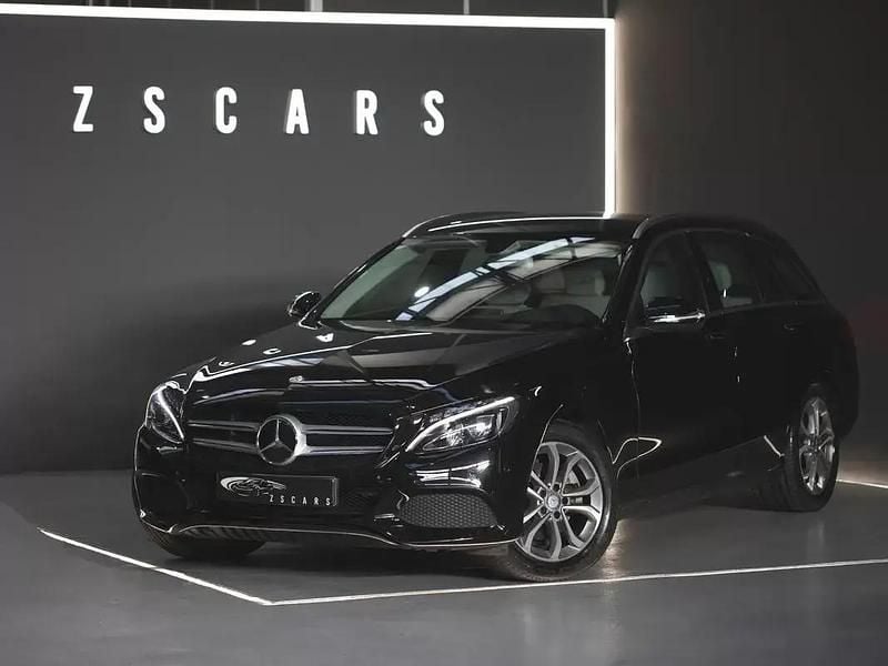 Usado Mercedes C220 Avantgarde 170 HP (125 kW) 2015 Preto Carrinha