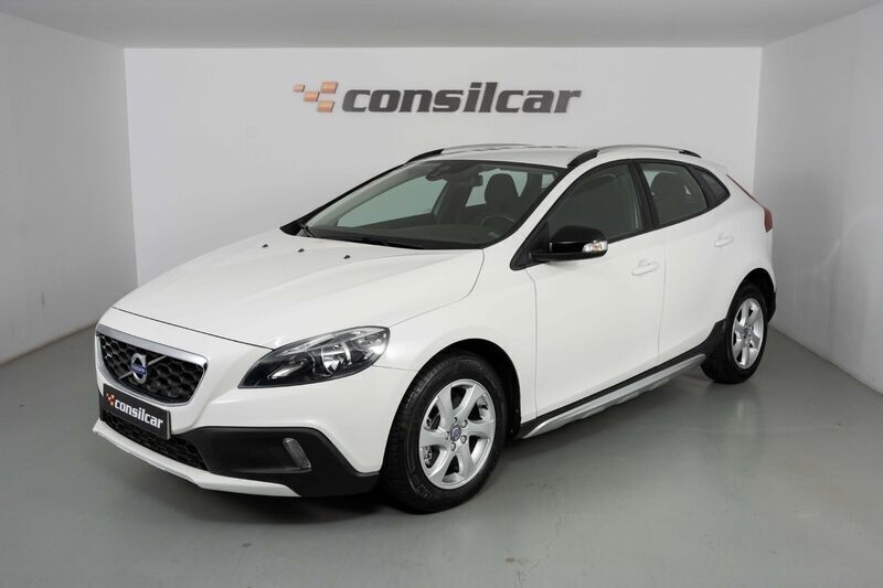 Branco Usado 2015 Volvo V40 CC Momentum Carrinha | € 15.890 (Preço justo) - Imagem 1/4