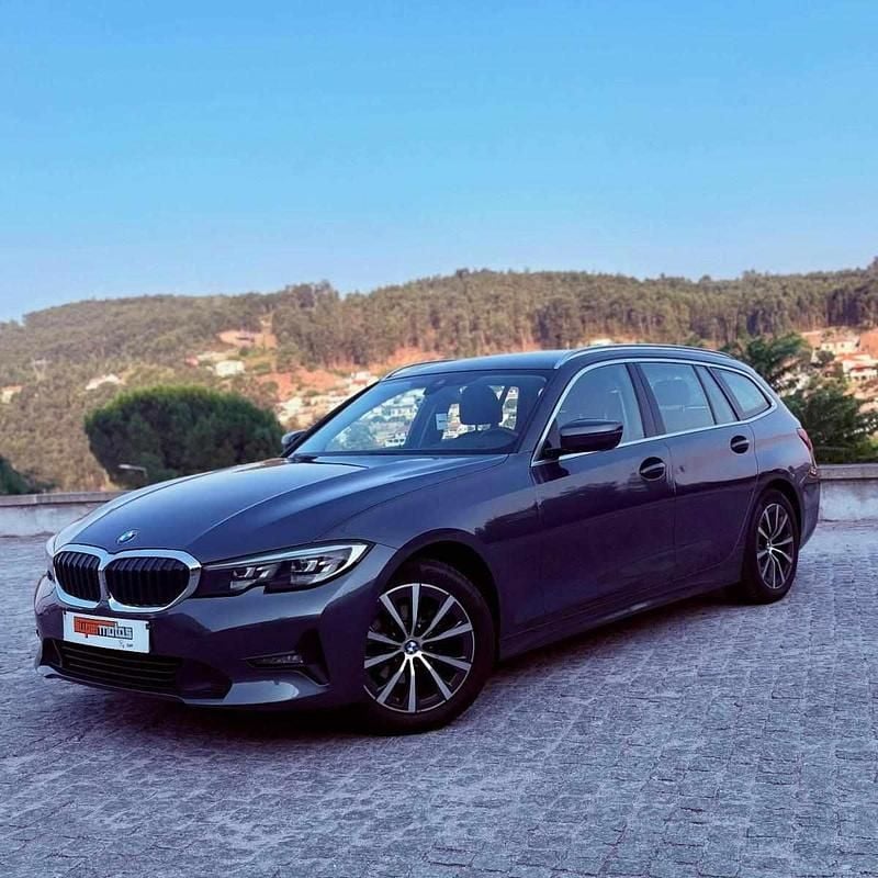 Cinzento Usado 2021 BMW 318 Carrinha | € 24.900 (Bom preço) - Imagem 1/4