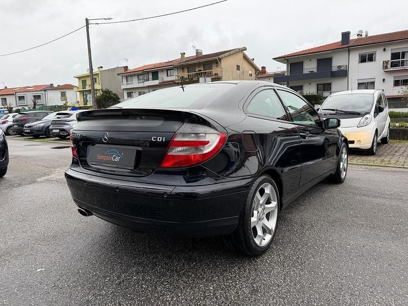Usado Mercedes C220 AMG 150 HP (110 kW) 2006 Preto Coupé