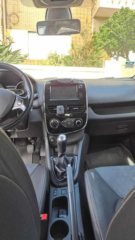 Usado Renault Clio IV 90 HP (66 kW) 2013 Preto Citadino