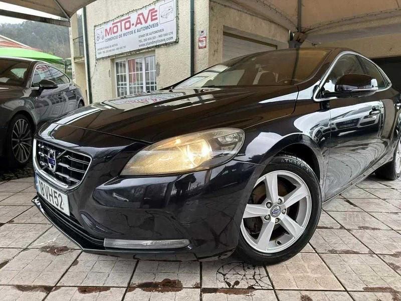 Usado Volvo V40 Momentum 115 HP (84 kW) 2014 Preto Citadino