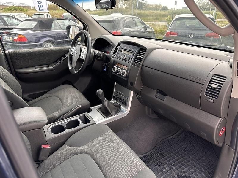 Usado Nissan Navara 190 HP (139 kW) 2010 Azul Pickup