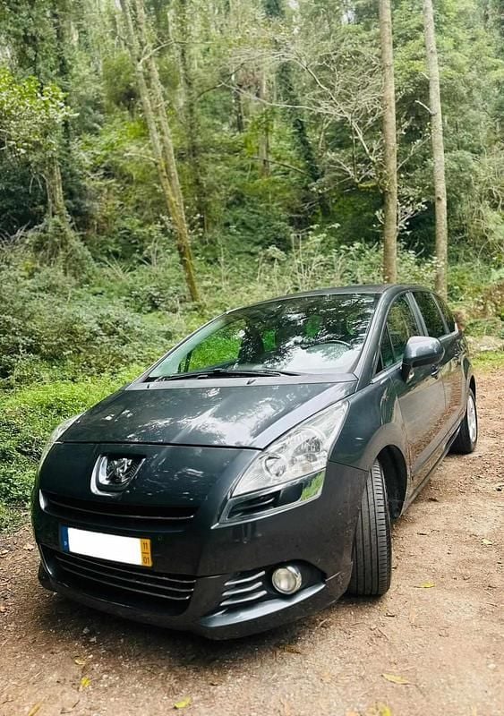 Cinzento Usado 2011 Peugeot 5008 Carrinha | € 5.200 (Super Preço) - Imagem 1/4