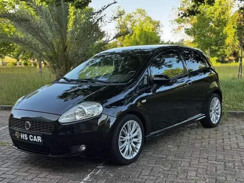 Usado Fiat Grande Punto Sport 90 HP (66 kW) 2008 Preto Citadino