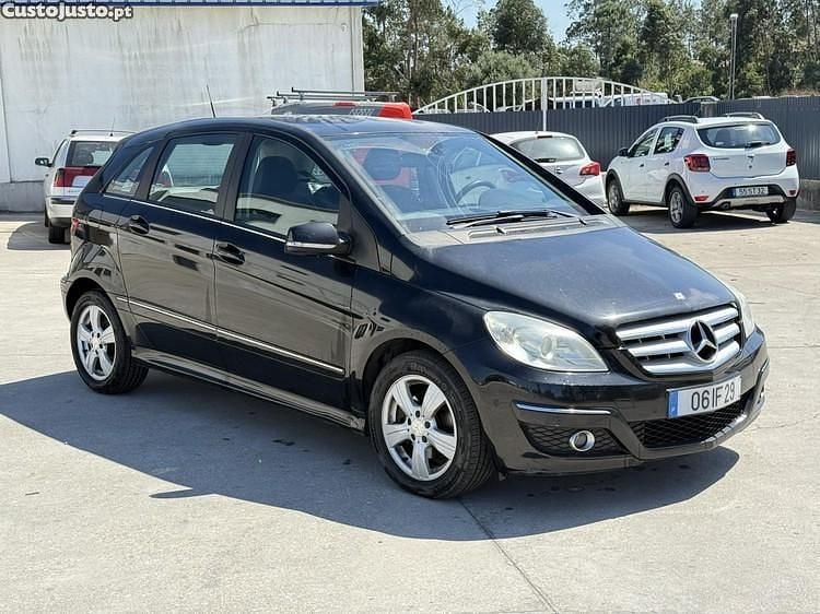 Preto Usado 2009 Mercedes B180 Monovolume | € 4.990 (Preço justo) - Imagem 1/1