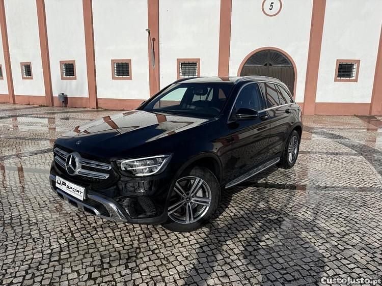 Preto Usado 2019 Mercedes GLC200 Edition SUV | € 39.500 - Imagem 1/1