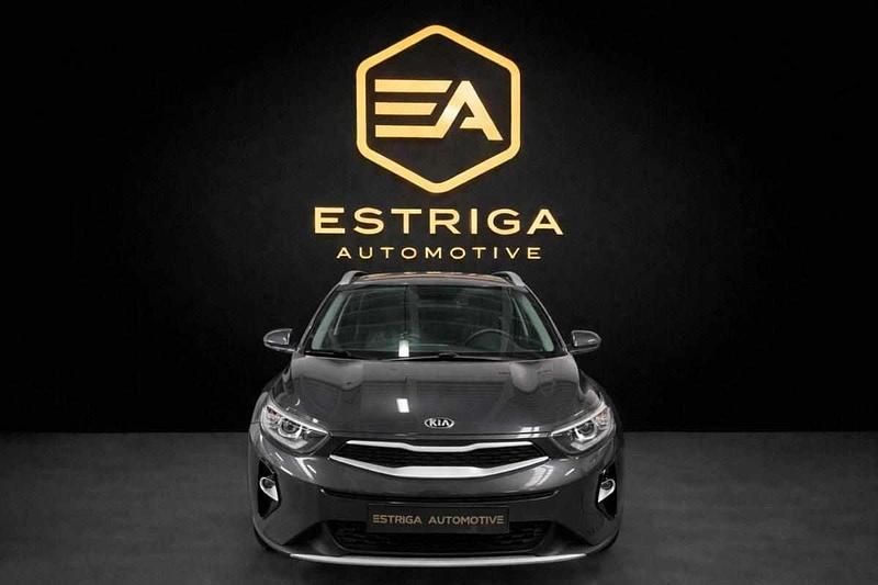 Usado Kia Stonic 101 HP (74 kW) 2019 Cinzento SUV