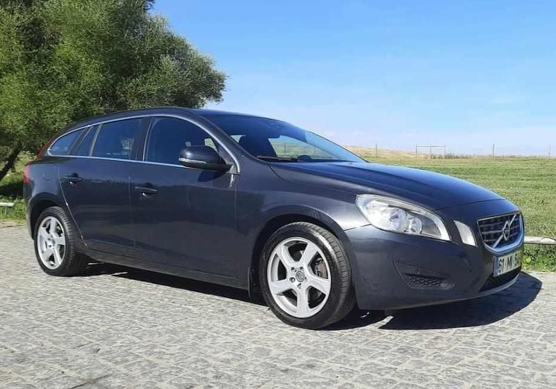 Usado Volvo V60 115 HP (84 kW) 2011 Cinzento Carrinha