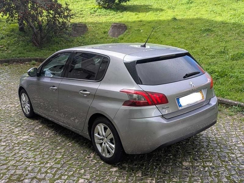 Usado Peugeot 308 100 HP (73 kW) 2017 Cinzento Sedan
