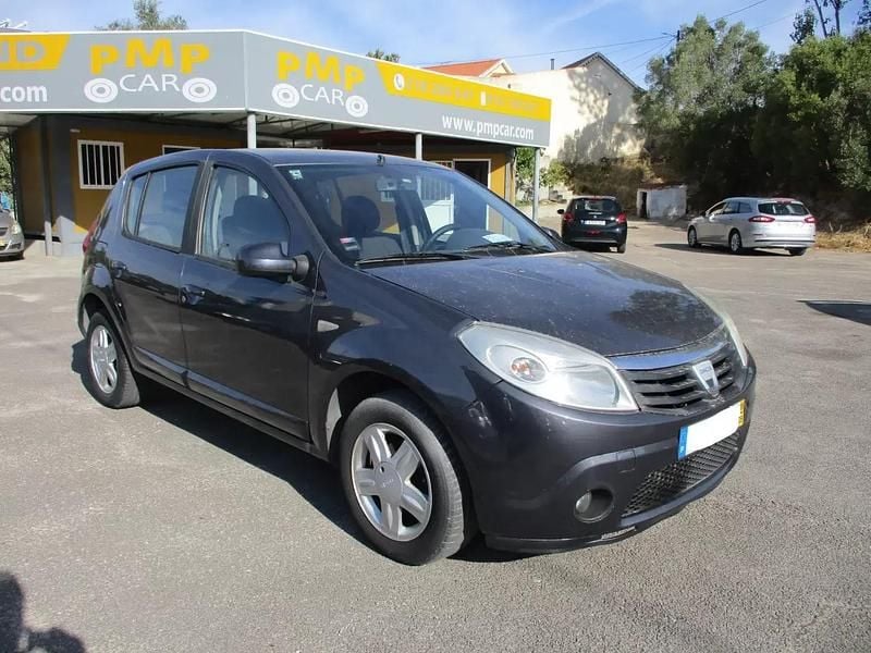 Cinzento Usado 2009 Dacia Sandero Comfort Citadino | € 5.900 - Imagem 1/4