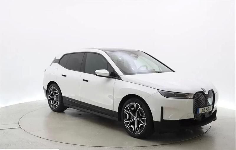 Branco glaciar Usado 2021 BMW iX Performance SUV | € 46.250 (Preço justo) - Imagem 1/4
