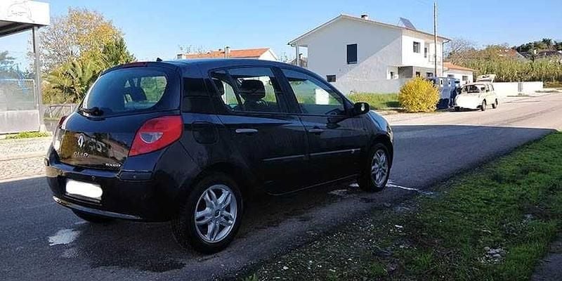 Usado 2007 Renault Clio III Dynamique Sedan | € 3.500 (Caro) - Imagem 1/4