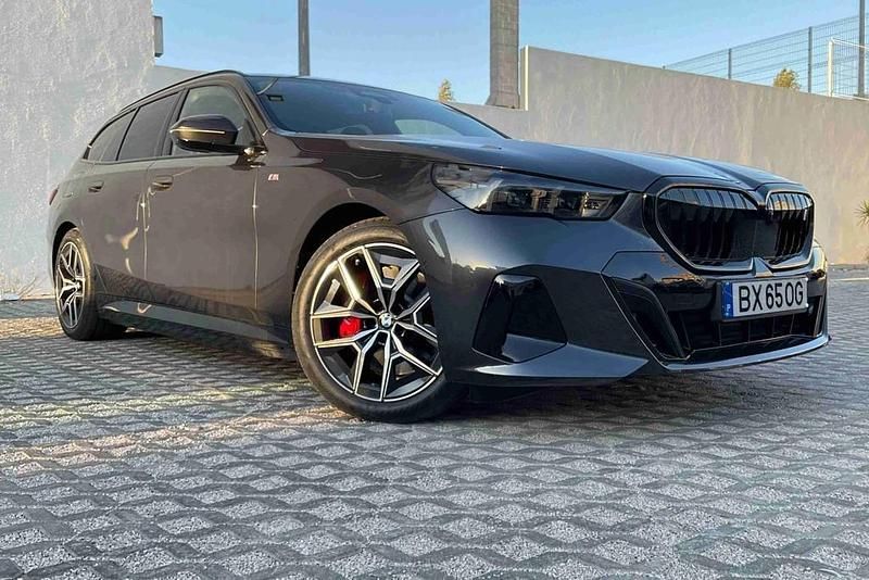 Cinzento Novo 2025 BMW i5 Comfort Edition Sedan | € 68.080 (Super Preço) - Imagem 1/4