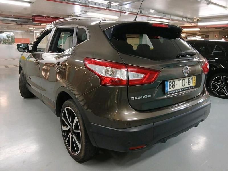 Usado Nissan Qashqai Premium Edition 130 HP (95 kW) 2017 Castanho SUV