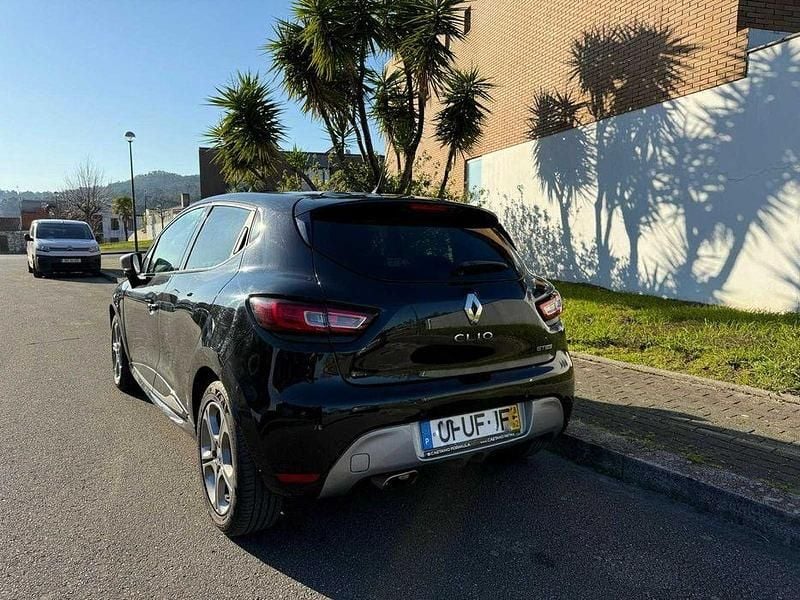 Usado 2018 Renault Clio IV GT-Line Sedan | € 12.250 (Preço justo) - Imagem 1/4