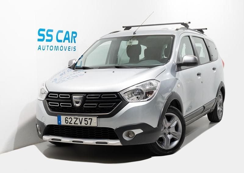 Cinza Usado 2020 Dacia Lodgy Stepway Monovolume | € 13.890 (Preço justo) - Imagem 1/4