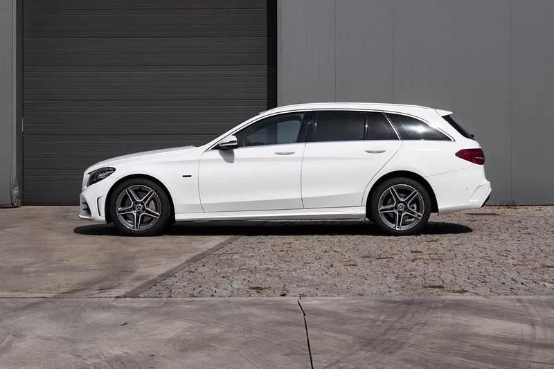 Usado Mercedes C300 AMG line 231 HP (169 kW) 2019 Branco Carrinha