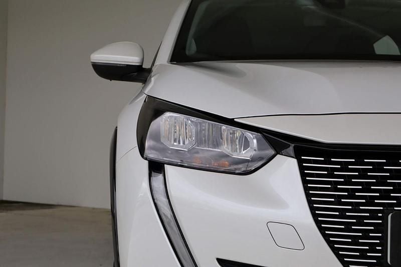 Usado Peugeot e-208 Active 100 kW (136 HP) 2021 Branco Citadino