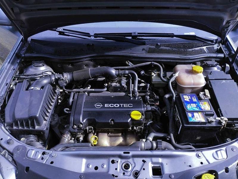 Usado Opel Astra 90 HP (66 kW) 2006 Sedan